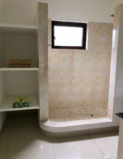 Bathroom 4, Castaway Lodge