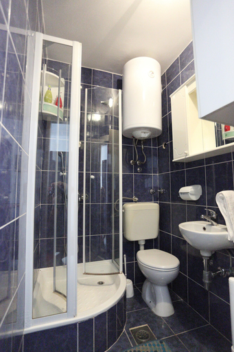 Bathroom 4, Golden Gate Rooms, Split