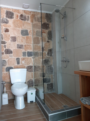 Bathroom 4, Ela Mesa, Attica
