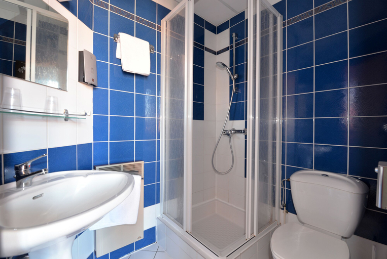 Bathroom 4, Hotel Dontenville, Bas-Rhin