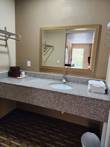 Bathroom 4, The Night Inn, Union