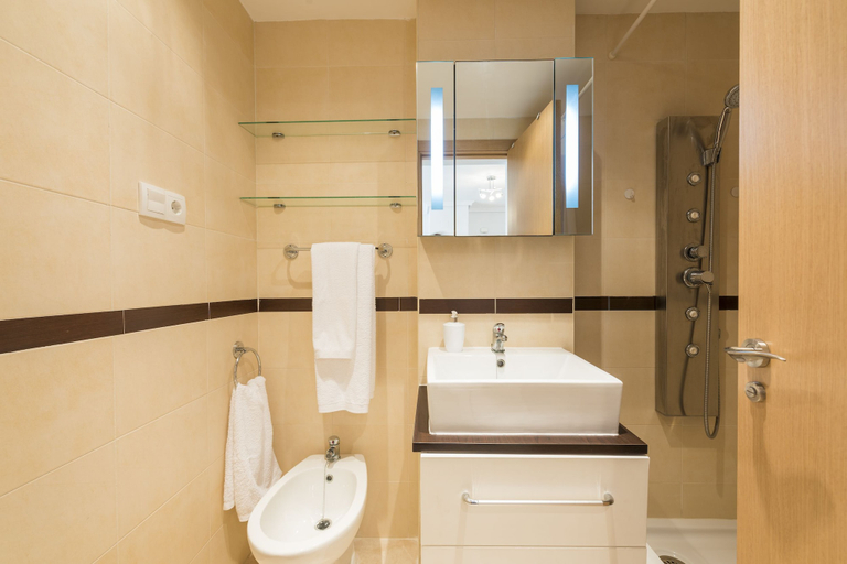 Bathroom 4, Jardines del Mar II, Castellón