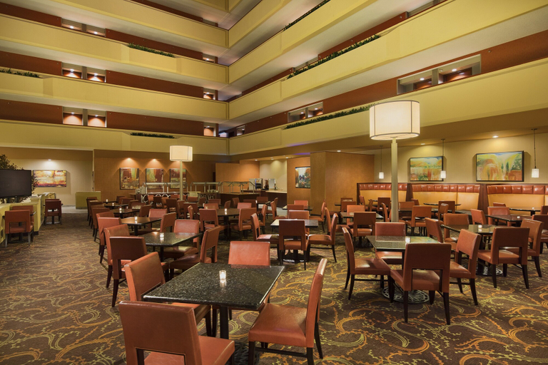 Food & Drinks 4, University Plaza Hotel and Convention Center Springfield, Greene