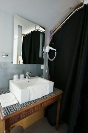 Bathroom 5, L'Escampette, Saône-et-Loire