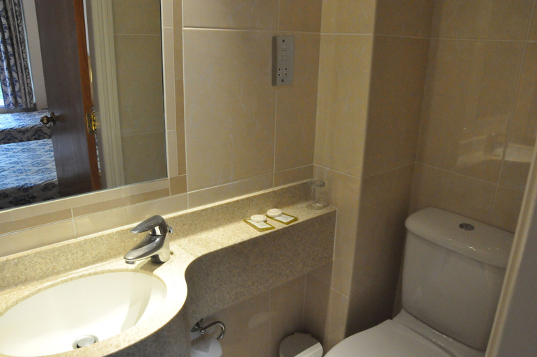 Bathroom 4, Olympic House Hotel, London