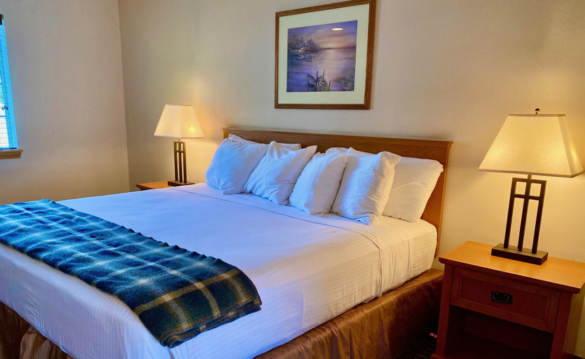 Bedroom 2, Cousins Country Inn, Wasco