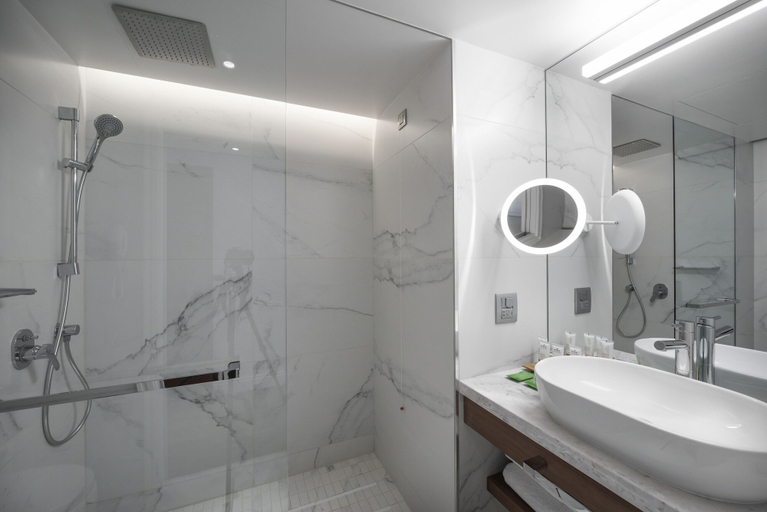 Bathroom 5, Makedonia Palace, Central Macedonia