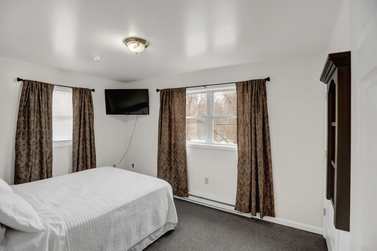 Bedroom 3, Halifax Inn, Dauphin