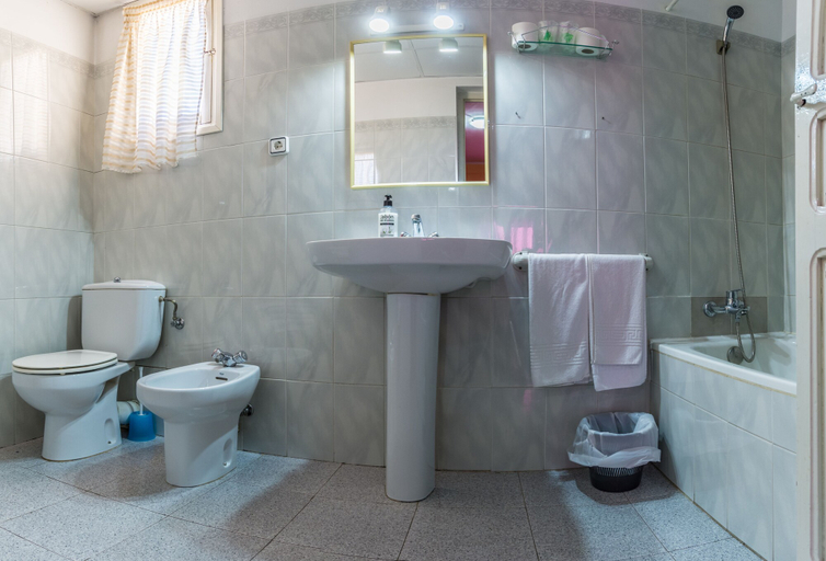 Bathroom 4, Hostal Urgell, Lleida