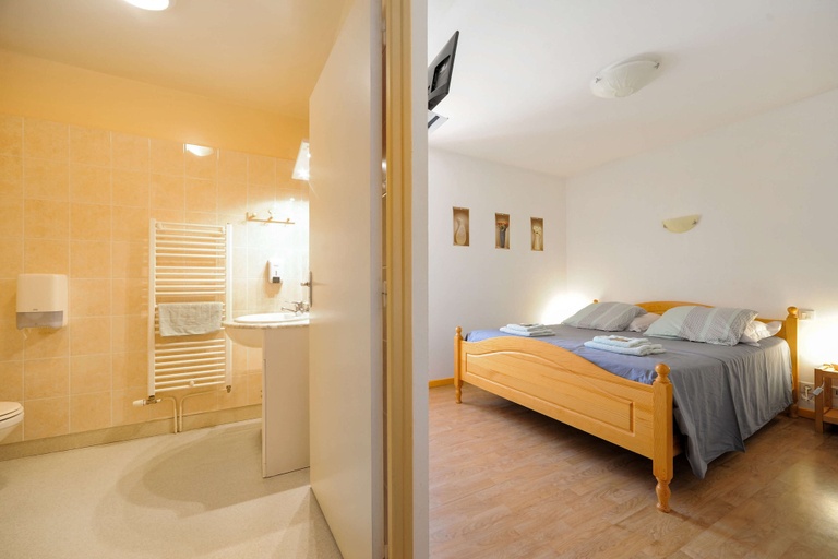 Bedroom 4, L'Astrassadou, Cantal