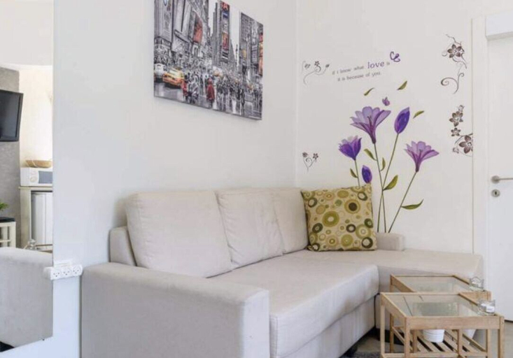 Others 5, Luxury studio with balcony and parking