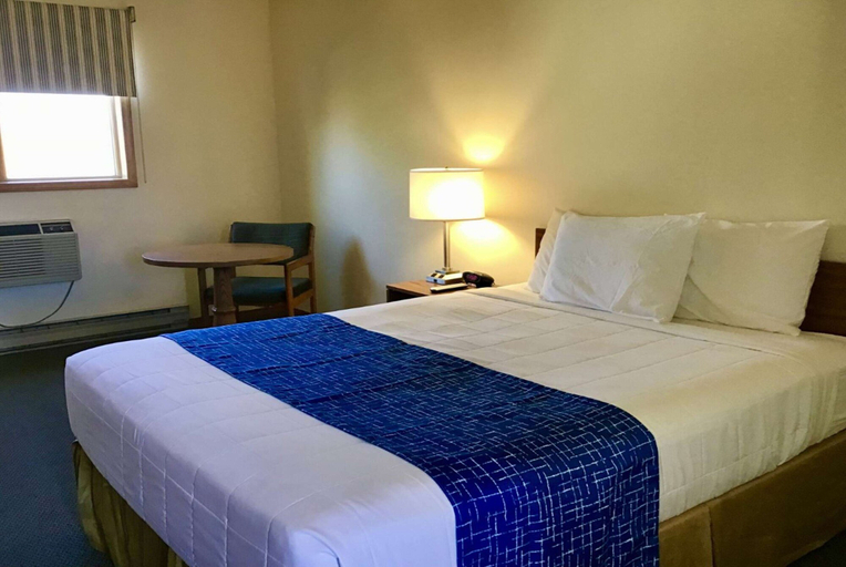 Bedroom 3, Travelodge by Wyndham Three Forks, Broadwater