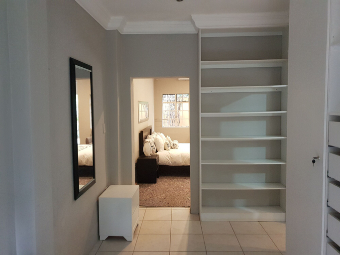 Bedroom 3, Dalens Self Catering Apartments, West Rand