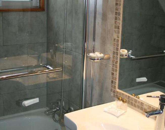 Bathroom 5, Nubes Hotel, Valparaíso