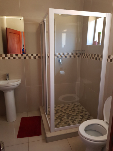 Bathroom 3, Ekuthuleni Guest house vosloorus, Ekurhuleni