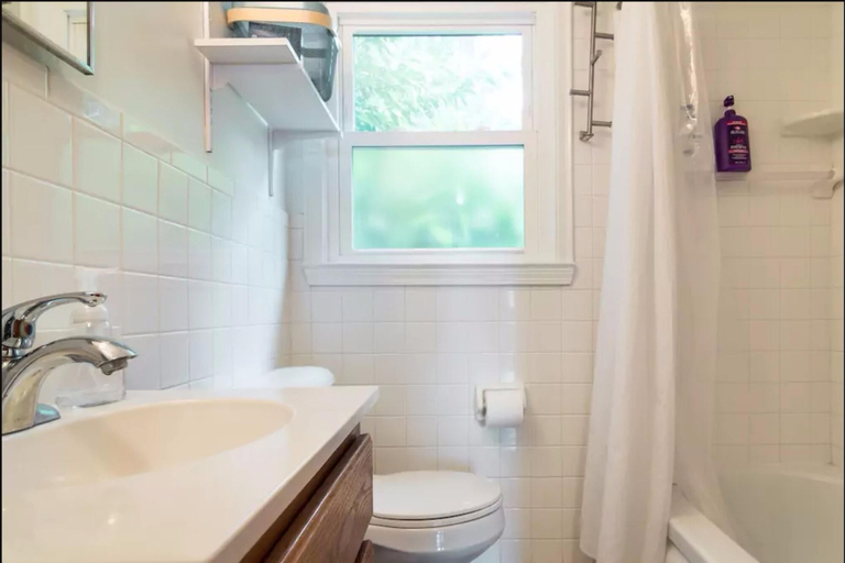 Bathroom 4, Two Bedroom West Stadium Bungalow - Unit 524, Washtenaw