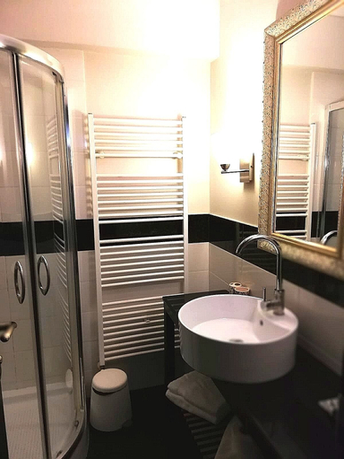 Bathroom 5, Rizzo Boutique Hotel, Brasov