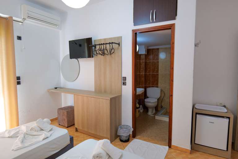 Bathroom 5, Hotel Driloni, Sarandës