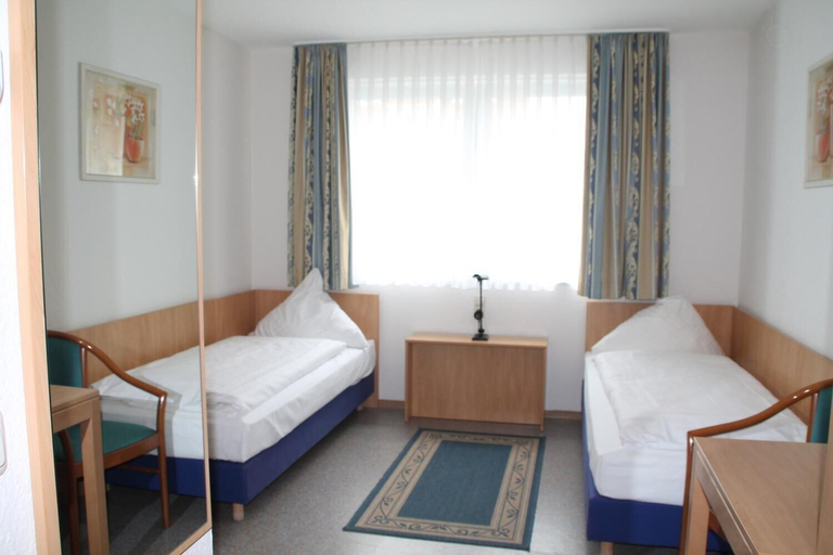 Bedroom 3, HOTEL RIESENJunior by Trip Inn, Main-Kinzig-Kreis