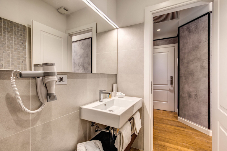 Bathroom 4, The Liberty Boutique Hotel, Roma