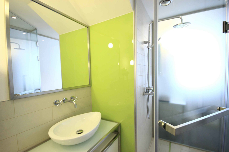 Bathroom 4, Pure White, Praha 2