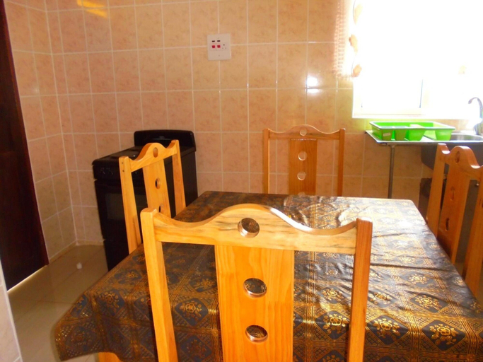 Others 5, White Rose Lodge, Livingstone