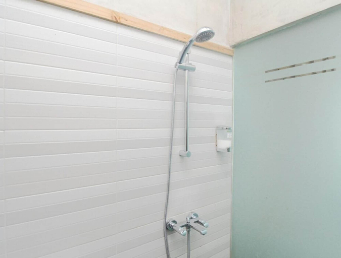 Bathroom 4, Hazotel Semarang, Semarang