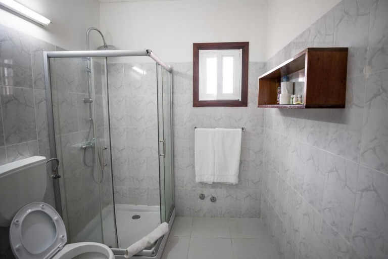 Bathroom 4, Praia Accommodation, Água Grande