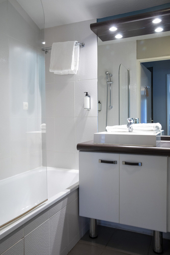 Bathroom, Les Pins Galants, Haute-Garonne