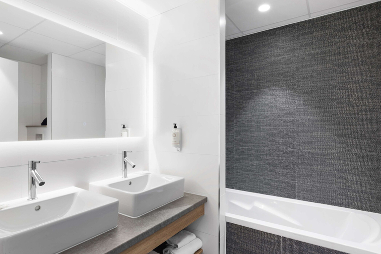 Bathroom 4, Best Western Dijon Quetigny, Côte-d'Or