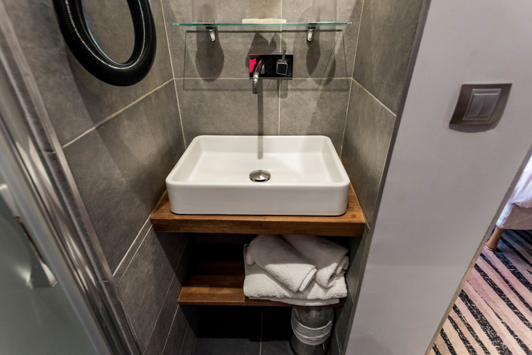 Bathroom 4, Hotel Lumières Montmartre Paris, Paris