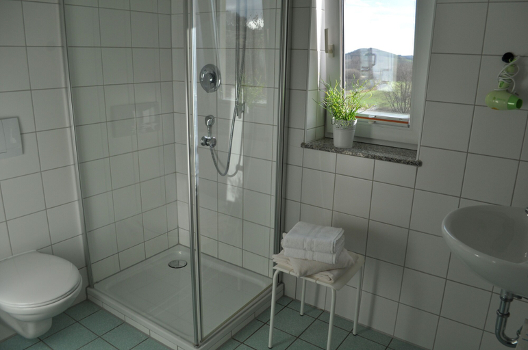 Bathroom 5, Gästehaus Freudenthal, Gotha