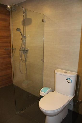 Bathroom 3, Hotel La Vista, Taunggye