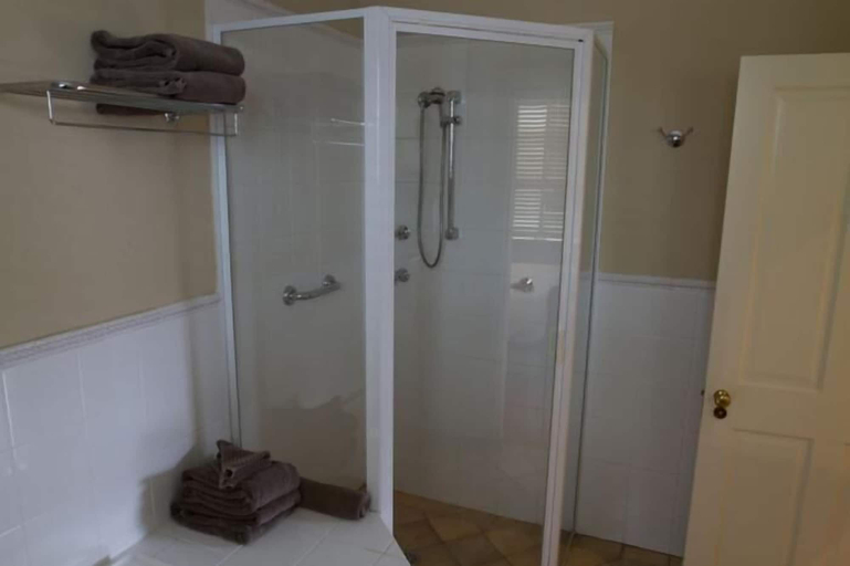 Bathroom 4, Tizzana Winery Bed & Breakfast, Hawkesbury