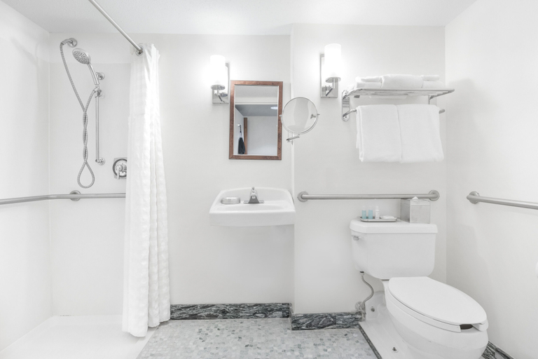 Bathroom 5, Woodcliff Hotel and Spa, Monroe