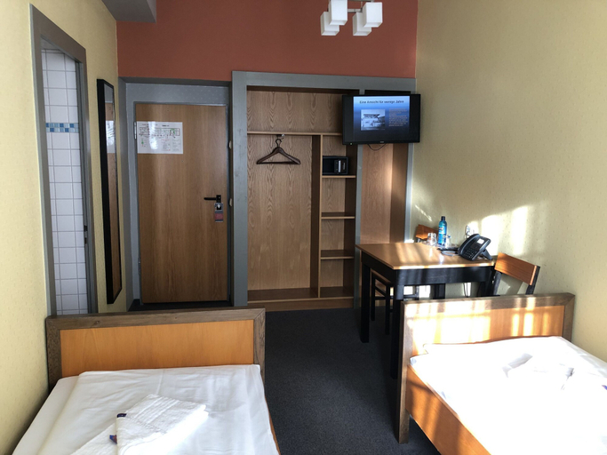 Bedroom 3, Haus des Volkes - Das Bauhaushotel, Saalfeld-Rudolstadt