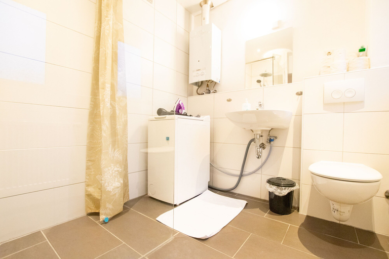 Bathroom 4, Spacious House, Düsseldorf
