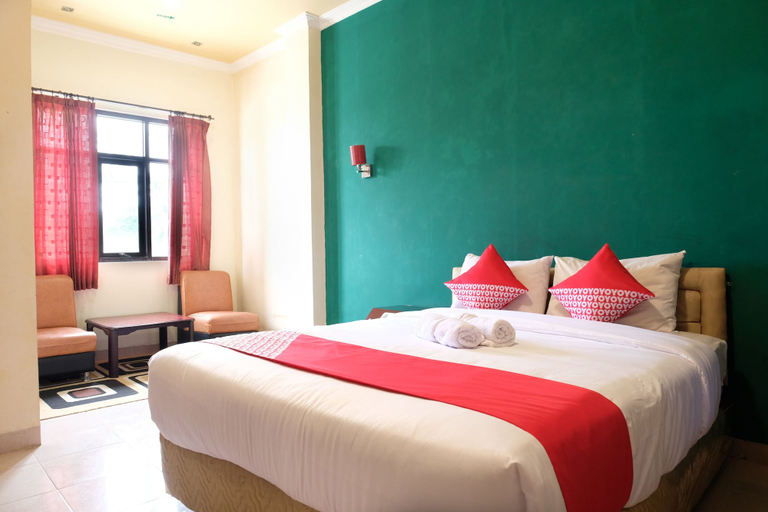Bedroom 1, OYO 515 Oasis Hotel, East Belitung