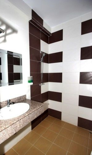 Bathroom 3, Diamond Crown Hotel, Yangon