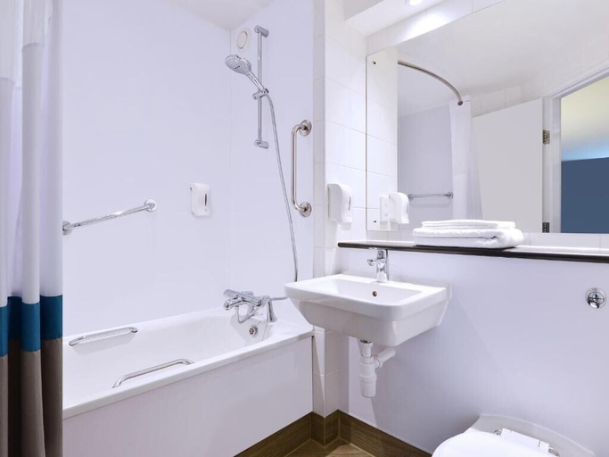 Bathroom 4, Travelodge Plus Galway
