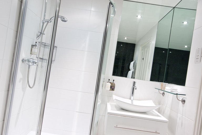 Bathroom 4, Windermere Hillthwaite Hotel, Cumbria