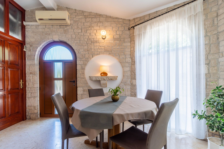 Others 5, Apartment 1510, Marčana
