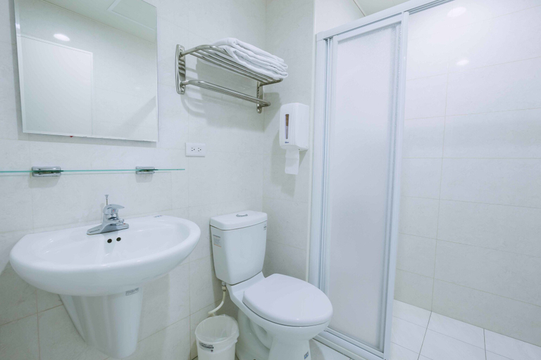 Bathroom 3, Mei Ti Hotel, Taoyuan
