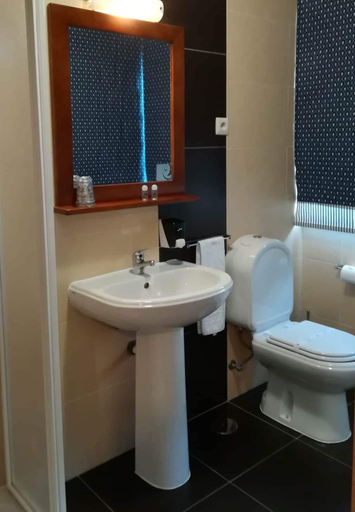 Bathroom 3, Casa da Fonte Sagrada, Seia