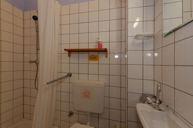 Bathroom 5, Hotel Landskrone, Hochtaunuskreis