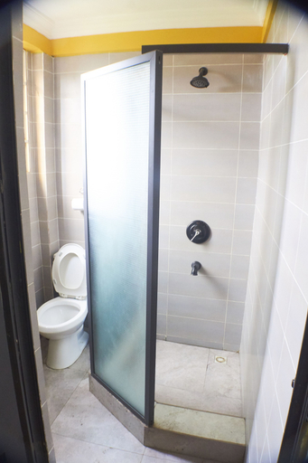 Bathroom 3, Triple Hill Hotel, Ga West