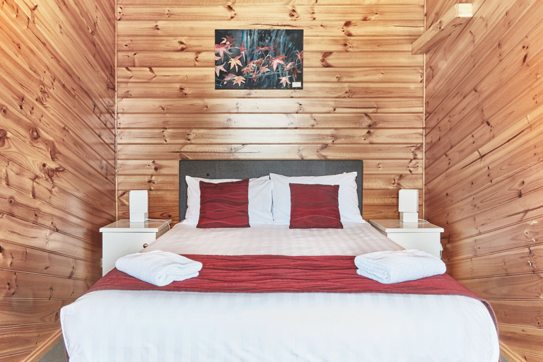 Bedroom 2, Anglesea Family Caravan Park, Surf Coast - West