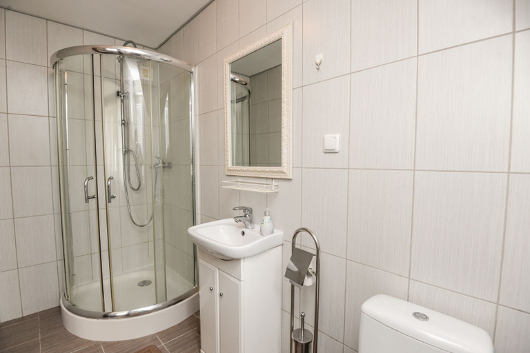 Bathroom 4, Columba Livia Guesthouse, Palangos