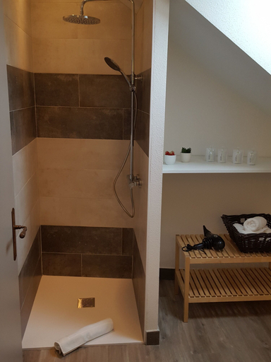 Bathroom 5, Les Granges de Bigose, Lozère