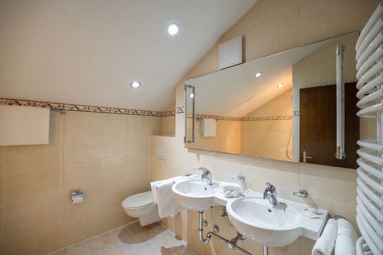 Bathroom 4, Grichting Hotel & Serviced Apartments, Leuk